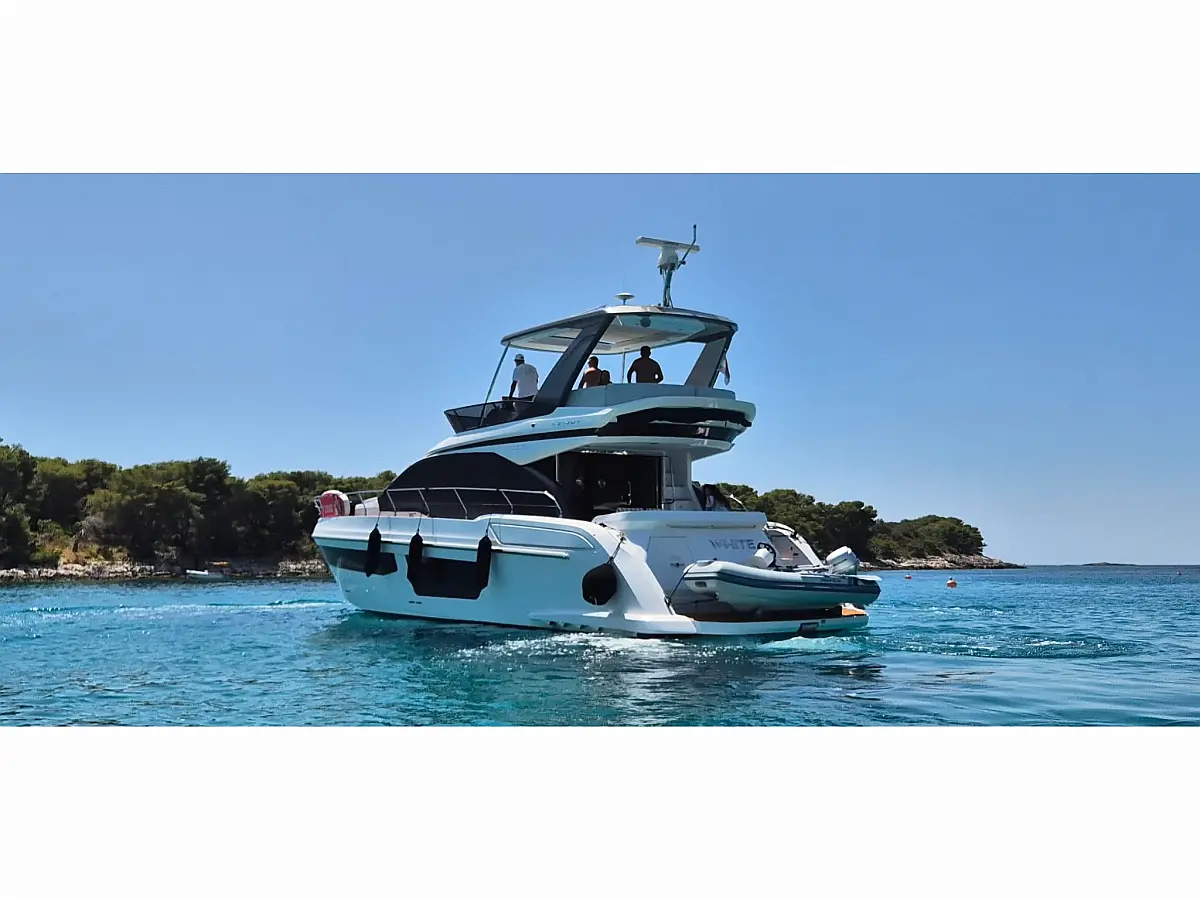 Azimut 53 Fly